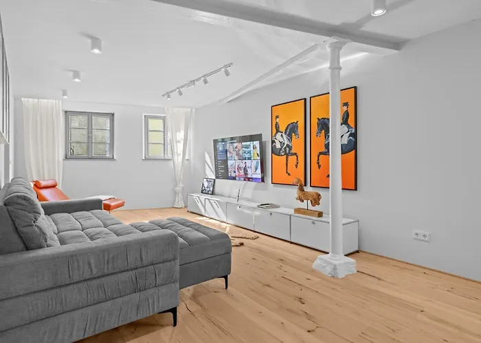 Innenstadt- Parken- Naehe Rathaus 奥格斯堡