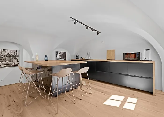 Innenstadt- Parken- Naehe Rathaus * 奥格斯堡